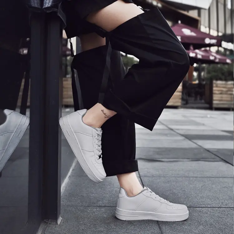 Factory Wholesale Hot Selling Custom Logo Sport Sneaker Couples White Black Women Men Casual Skateboard Shoes